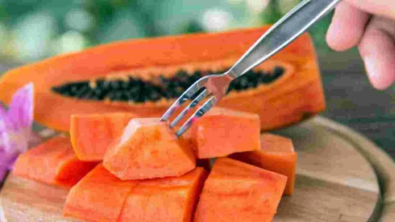 Papaya: బొప్పాయి తిన్న తర్వాత.. ఈ 9 పదార్థాలను అస్సలు తినొద్దు..