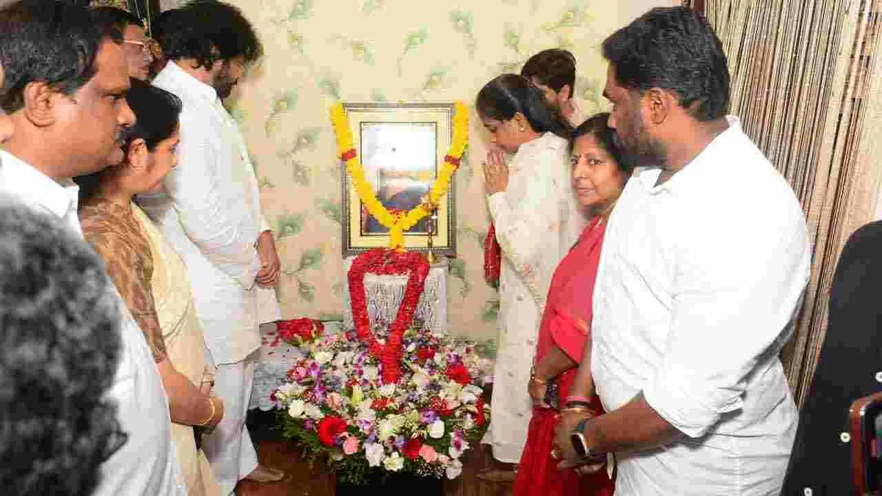 చంద్రమౌళి భౌతిక కాయానికి పవన్ కల్యాణ్ నివాళి