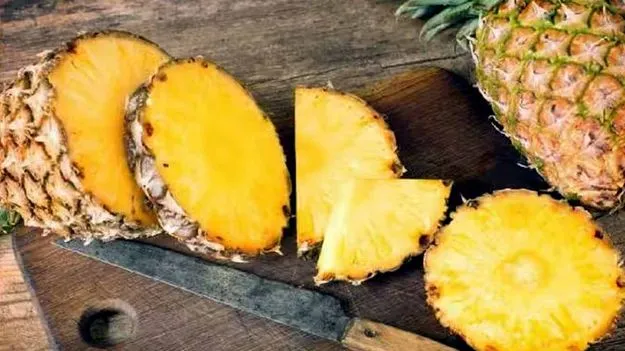Pineapple Side Effects: పైనాపిల్ అందరికీ కాదండోయ్! ఈ 5 రకాల వాళ్లు దూరంగా ఉండాలి..