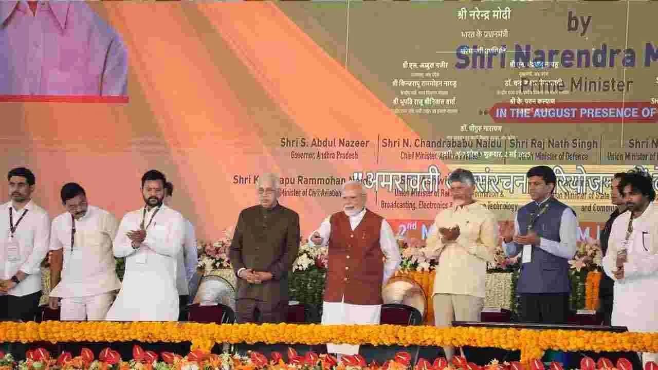 అమరావతి పునః ప్రారంభోత్సవ సభలో పాల్గొన్న మన్నవ మోహనకృష్ణ