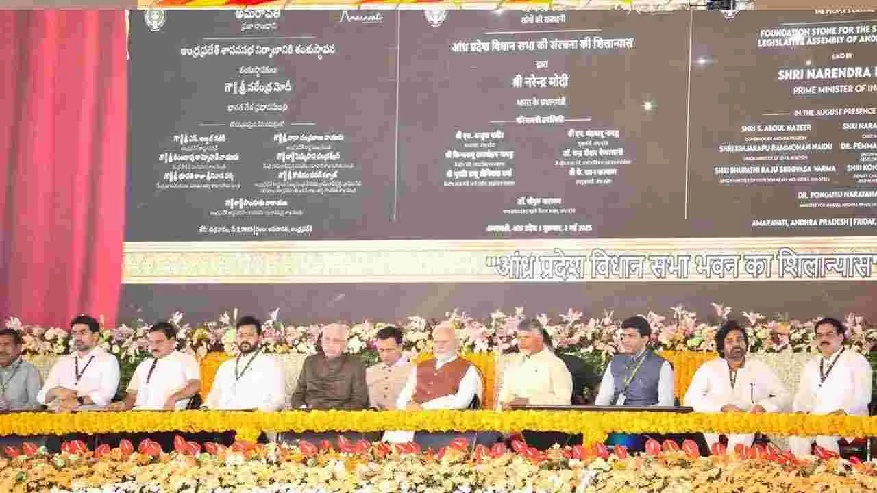 అమరావతి పునః ప్రారంభోత్సవ సభలో పాల్గొన్న మన్నవ మోహనకృష్ణ