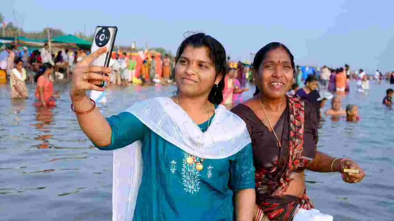 ఐదో రోజు.. సరస్వతి పుష్కరాలు.. తరలి వచ్చిన భక్తులు