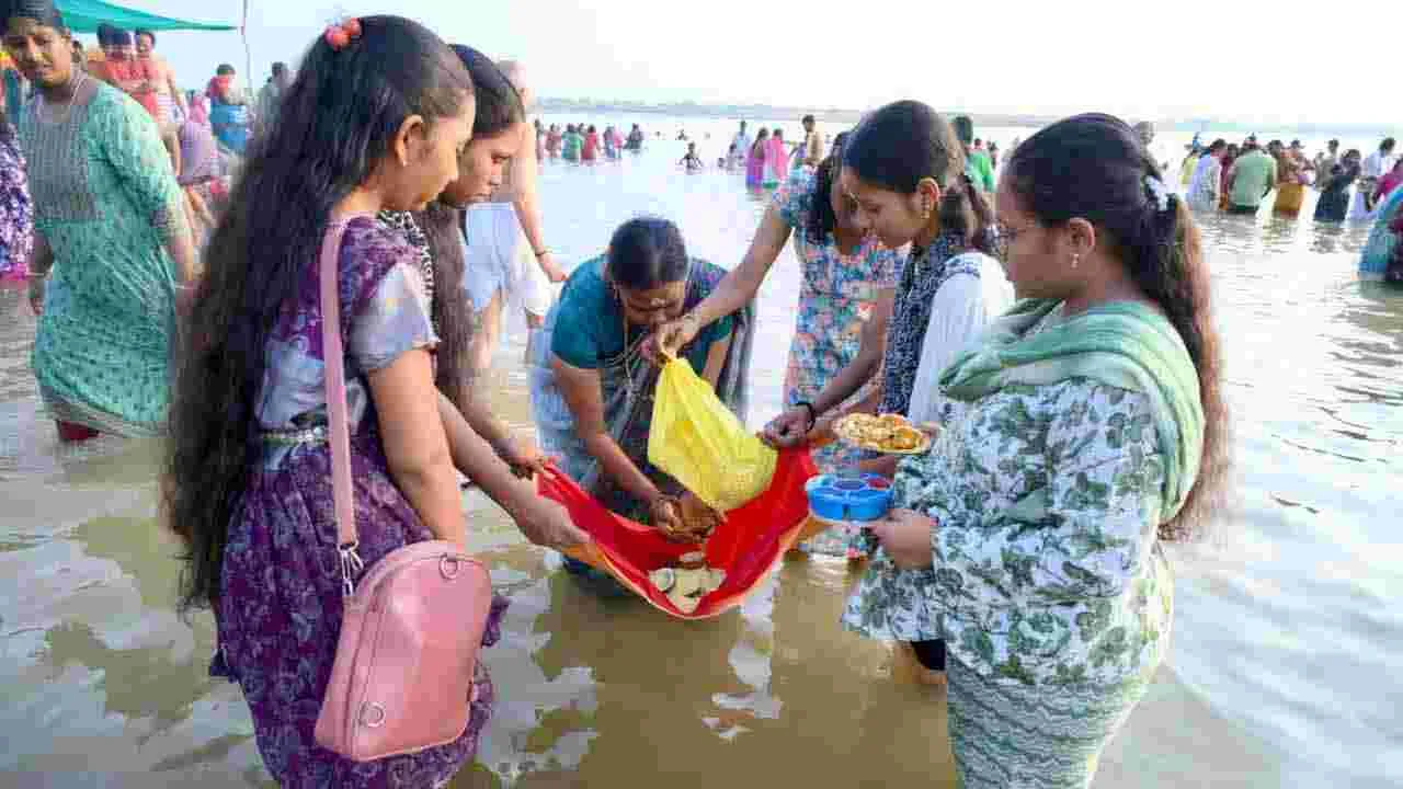 ఐదో రోజు.. సరస్వతి పుష్కరాలు.. తరలి వచ్చిన భక్తులు