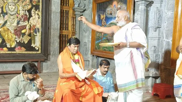 క్షేత్రపాలకుడికి నాగవల్లీ దళార్చనలు  