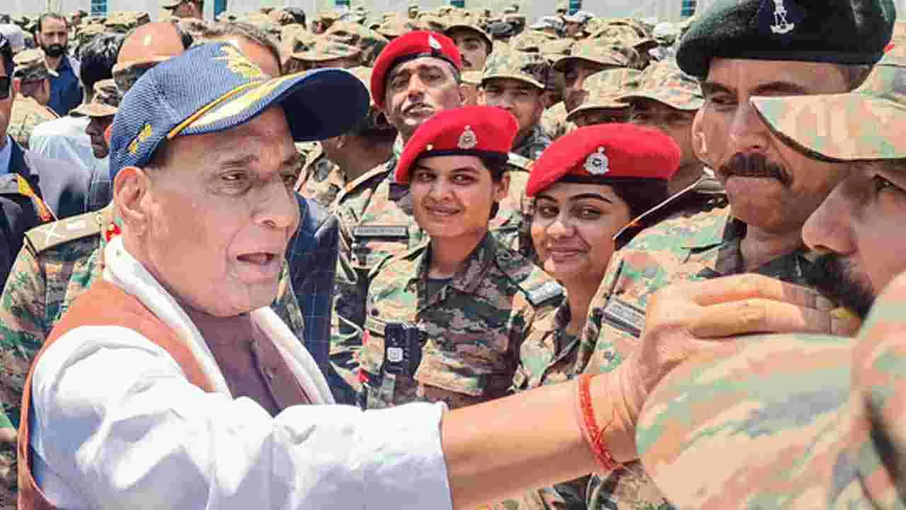 Rajnath Singh: పాక్‌కు రుణం ఇవ్వడంపై ఐఎంఎఫ్ పున:పరిశీలించాలి: కేంద్రమంత్రి..