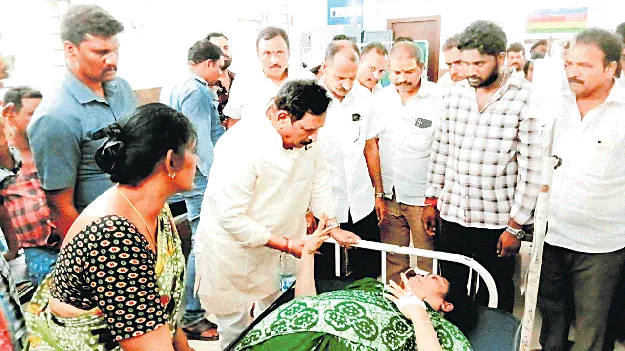 వడ్డీ వ్యాపారుల వేధింపులు భరించలేక మున్సిపల్‌ వైస్‌ చైర్‌పర్సన్‌ కుటుంబం ఆత్మహత్యాయత్నం