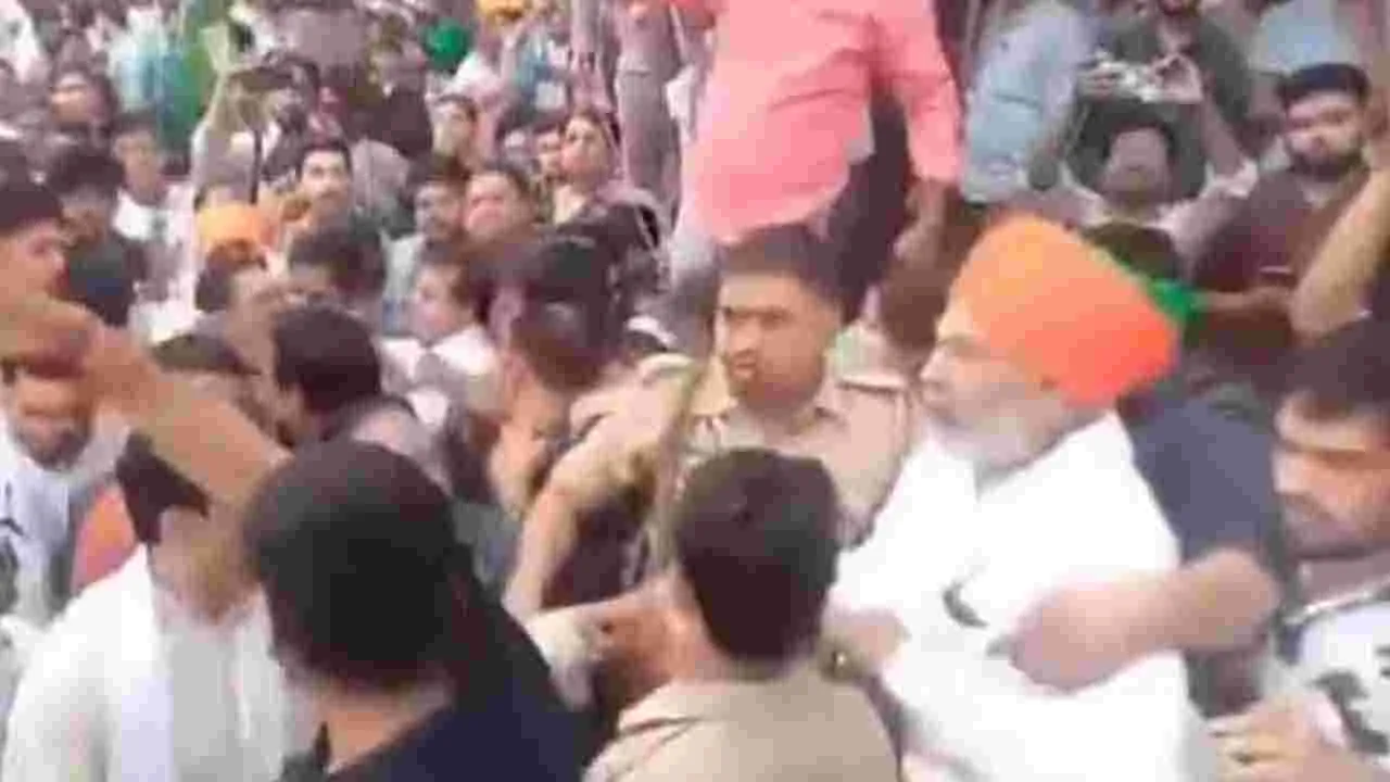 Rakesh Tikait: రాకేష్ తికాయత్‌‌పై దాడి యత్నం.. హహల్గాం వ్యాఖ్యల పర్యవసానం