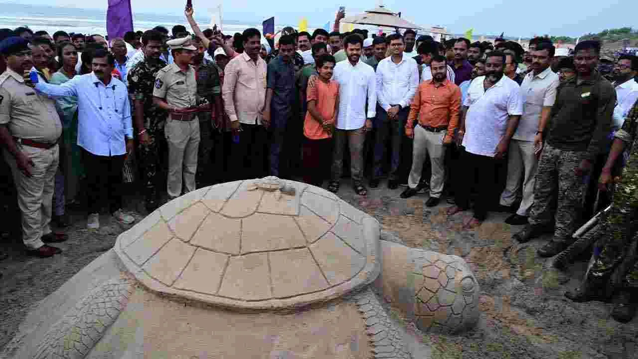 బీచ్ ఫెస్టివల్ను ప్రారంభించిన కేంద్ర మంత్రి