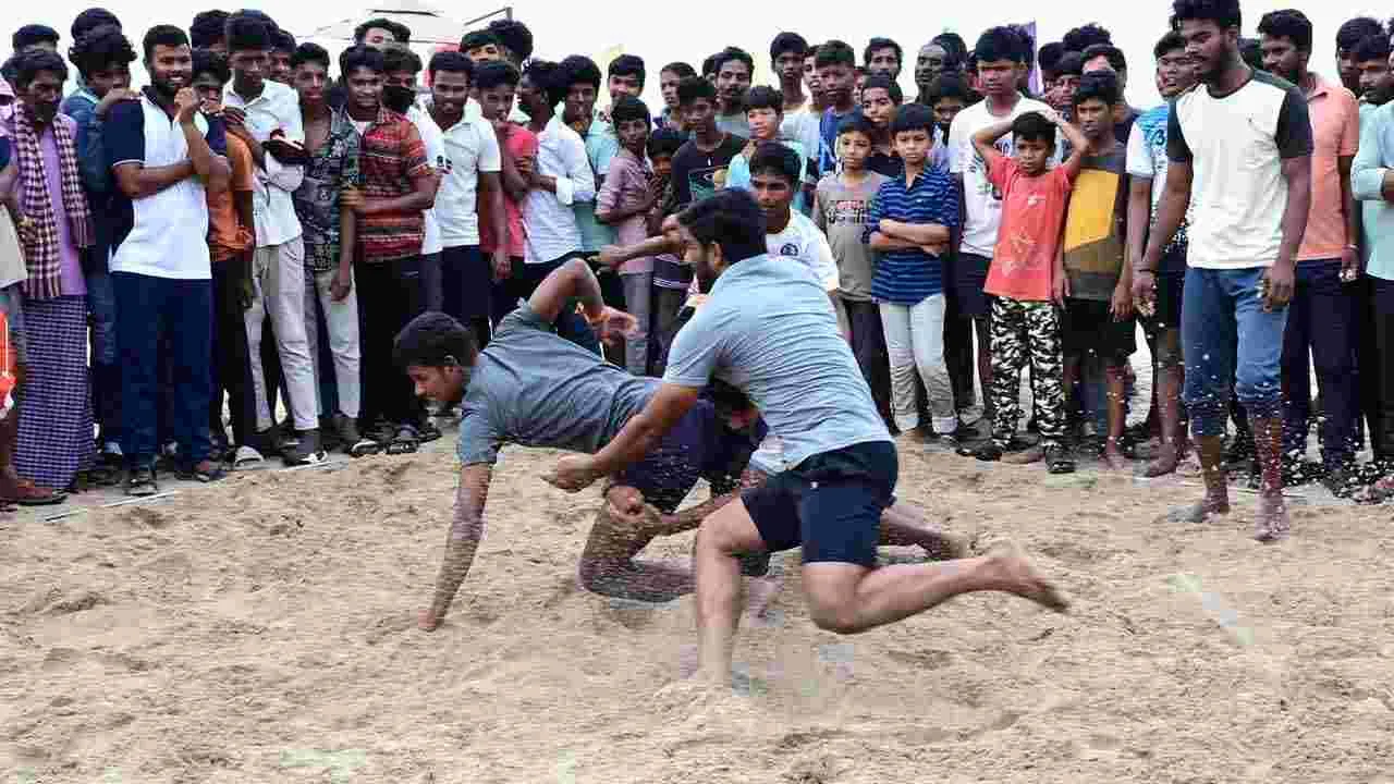 బీచ్ ఫెస్టివల్ను ప్రారంభించిన కేంద్ర మంత్రి