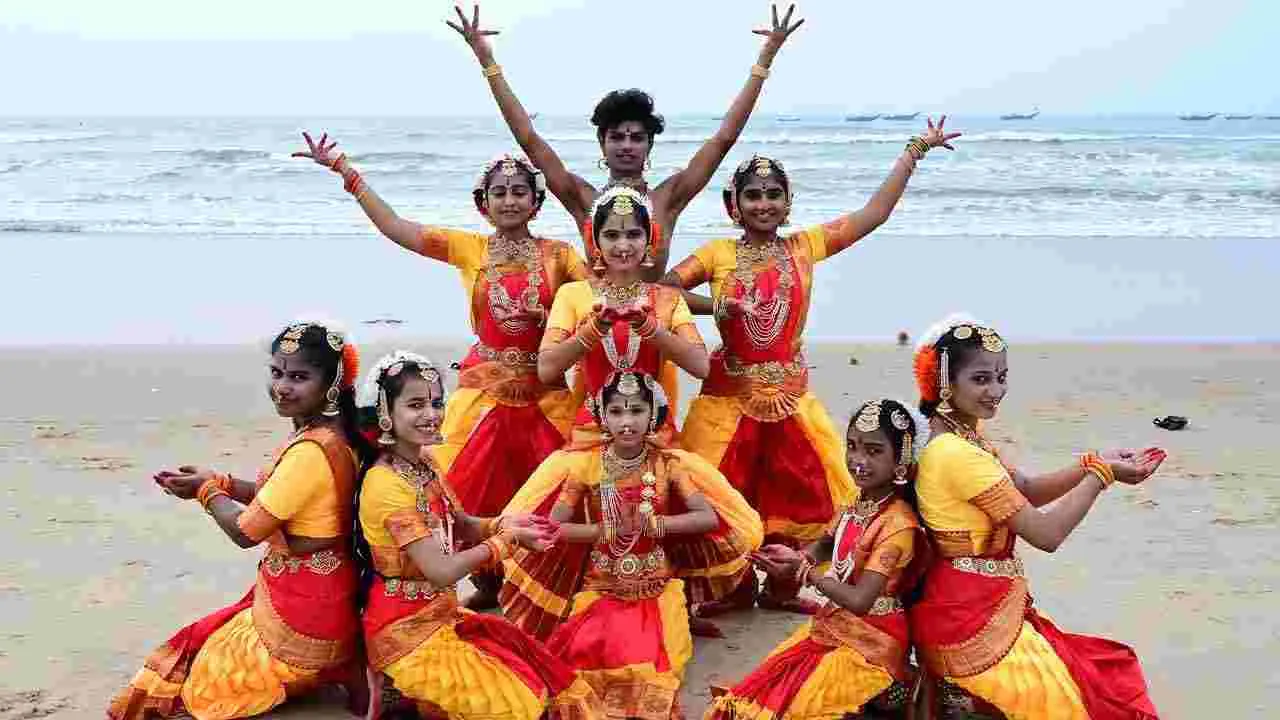 బీచ్ ఫెస్టివల్ను ప్రారంభించిన కేంద్ర మంత్రి
