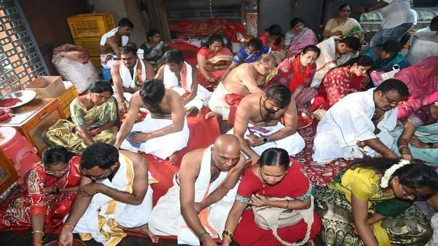 దుర్గామల్లేశ్వరులకు విశేష పూజలు