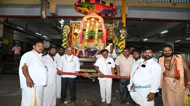 వైభవోపేతంగా..