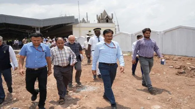 రైల్వేస్టేషన్లలో జీఎం తనిఖీలు