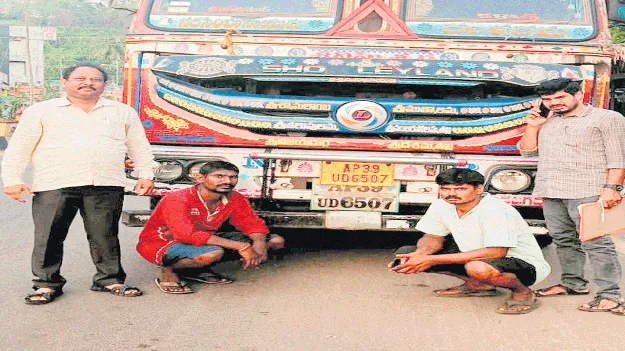 28.6 టన్నుల రేషన్‌ బియ్యం పట్టివేత