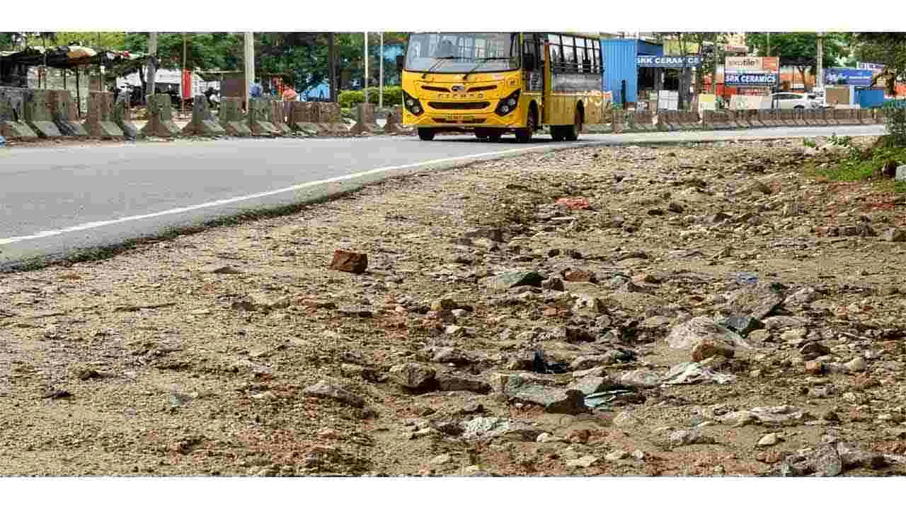 బాబోయ్ ఇవేం రోడ్లు.. 
