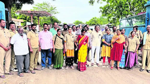 సమస్యలు తీర్చకపోవడంతోనే సమ్మె నోటీస్