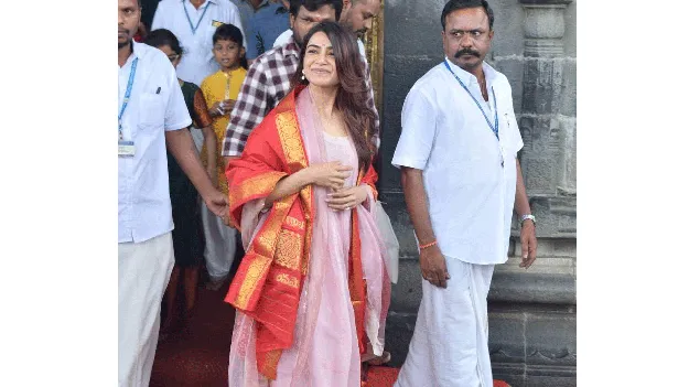 వెంకన్న సేవలో సినీ తారలు