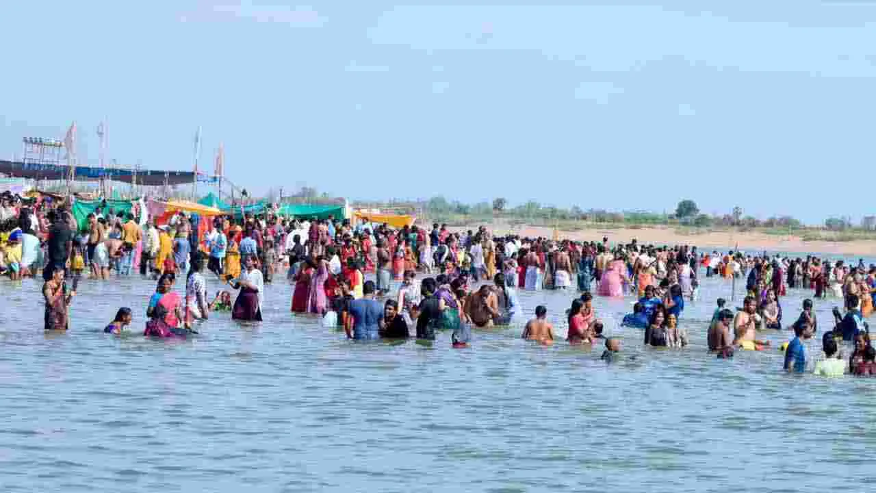 Saraswati Pushkaralu 2025: ముగియనున్న సరస్వతి పుష్కరాలు.. పోటెత్తిన భక్తులు