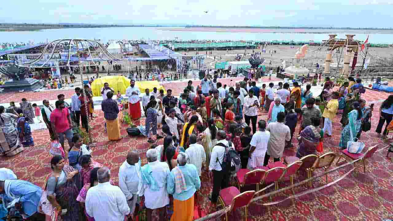 కాళేశ్వరంలో 9వ రోజు సరస్వతి పుష్కరాలు