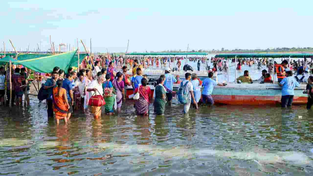 saraswati pushkaralu 2025: నేటితో ముగియనున్న పుష్కరాలు.. కాళేశ్వరానికి పోటెత్తిన భక్తులు