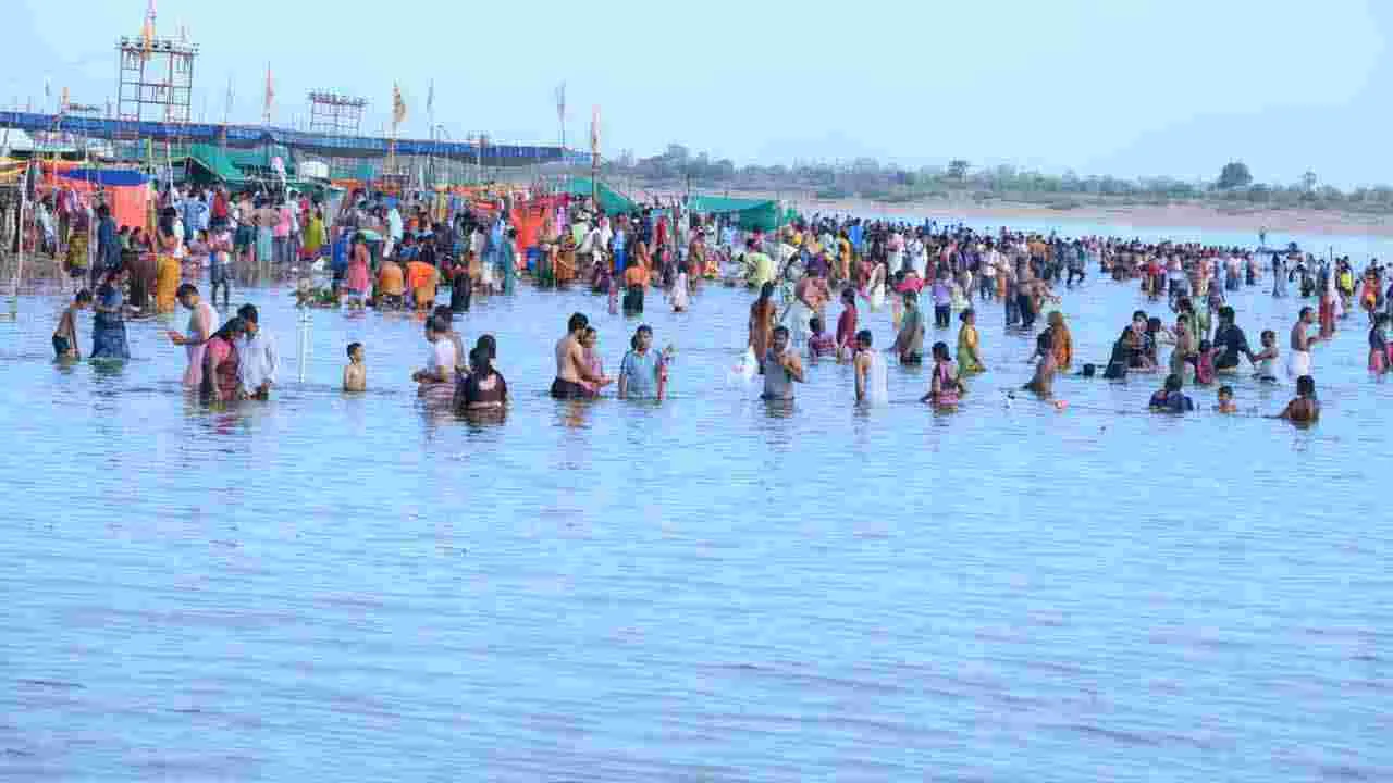 saraswati pushkaralu 2025: నేటితో ముగియనున్న పుష్కరాలు.. కాళేశ్వరానికి పోటెత్తిన భక్తులు