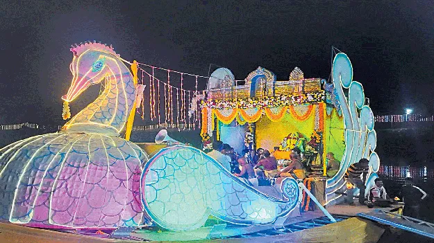 కనుల పండువగా భావనారాయణస్వామి తెప్పోత్సవం