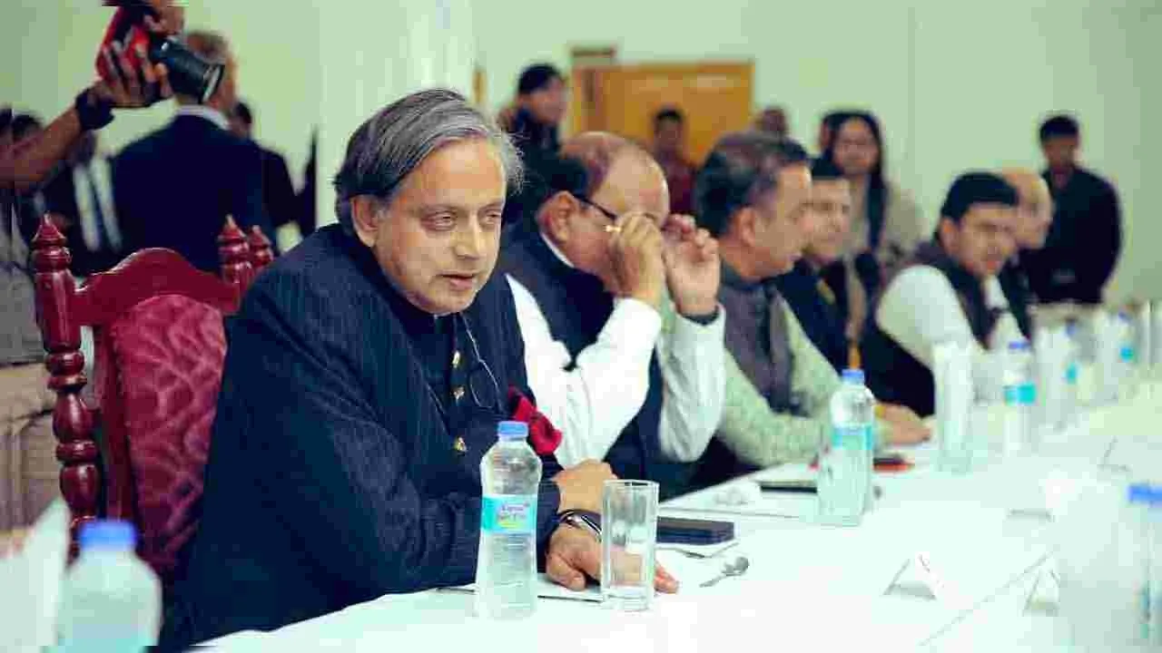 Shashi Tharoor: ఇంకోసారి మా జోలికొస్తే అంతకంత అనుభవిస్తారు.. పా‌క్‌కు శశి థరూర్ స్ట్రాంగ్ వార్నింగ్..