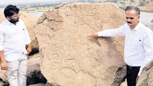  రామలింగాలగూడెంలో ఆదిమానవుని ఆనవాళ్లు 