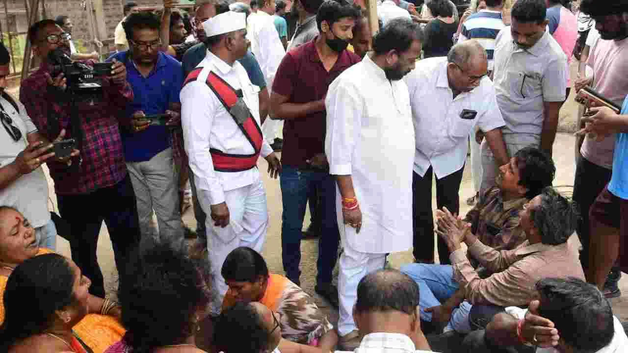 Simhachalam  Tragedy: సింహాచలం ఘటన.. కేజీహెచ్‌ వద్ద బంధువుల రోదనలు