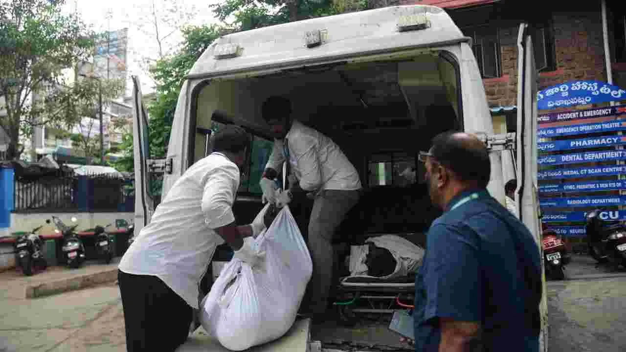 Simhachalam  Tragedy: సింహాచలం ఘటన.. కేజీహెచ్‌ వద్ద బంధువుల రోదనలు