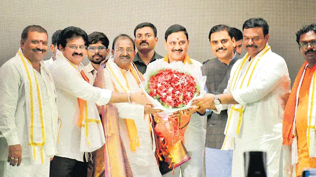 బీజేపీలో గ్రూపులు, పైరవీలకు చోటులేదు