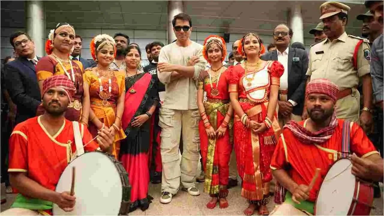 హైదరాబాద్‌కు అందాల తారలు..