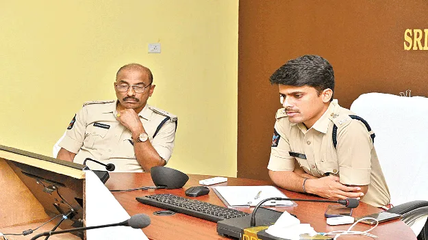 Warrants : వారెంట్లు.. సమన్లపై శ్రద్ధ వహించాలి