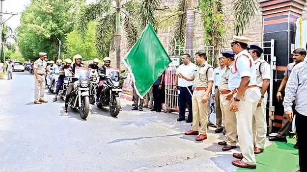 ట్రాఫిక్‌ రూల్స్‌ పాటించండి 