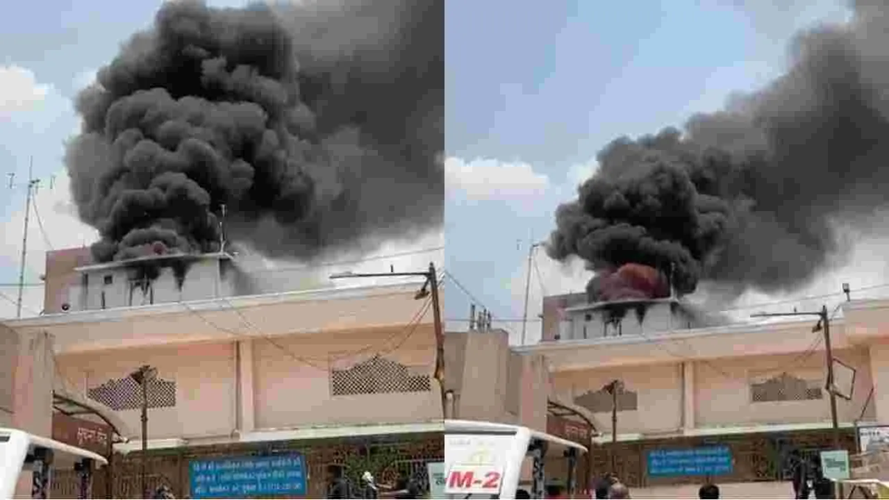 Ujjain Temple fire: ఉజ్జయిని మహాకాళేశ్వర ఆలయంలో అగ్నిప్రమాదం.. దర్శనం నిలిపివేత