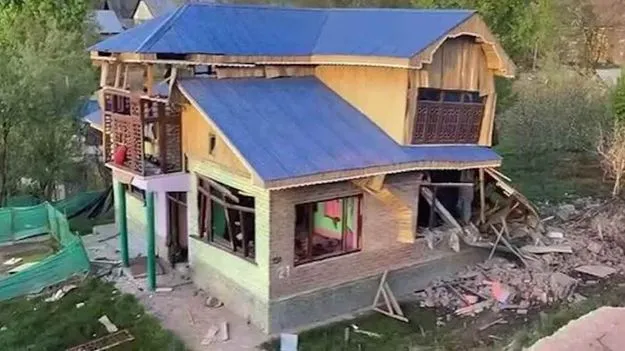 Pahalgam Terror Attack: మరో ముగ్గురు ఉగ్రవాదుల ఇళ్లు పేల్చివేత