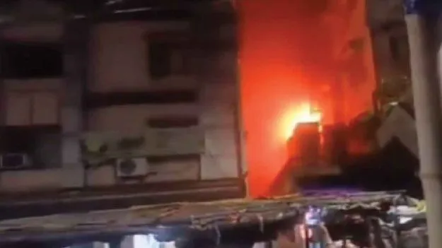 Kolkata Fire Accident:  కోల్‌కతాలో భారీ అగ్నిప్రమాదం 14మంది దుర్మరణం