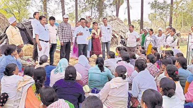 మనఊరు పిల్లల్ని మన బడిలోనే చేర్పించాలి