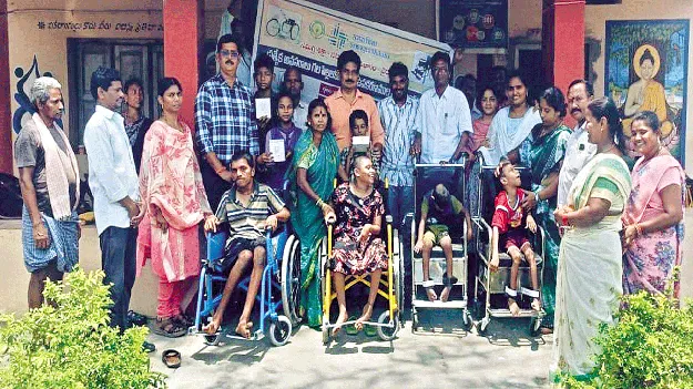 Distribution of toolsదివ్యాంగ విద్యార్థులకు ఉపకరణాల పంపిణీ 