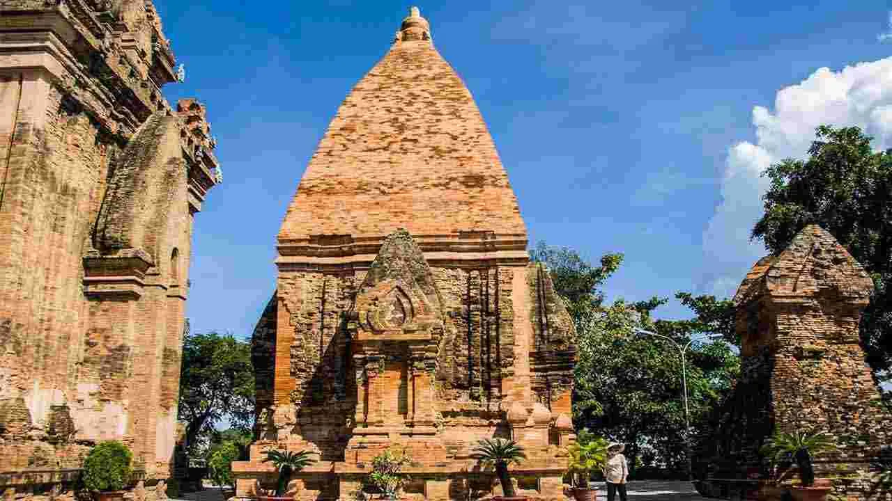 Vietnam: వియత్నాంలో 9వ శతాబ్దపు ఏకశిలా ఇసుకరాయి శివలింగం
