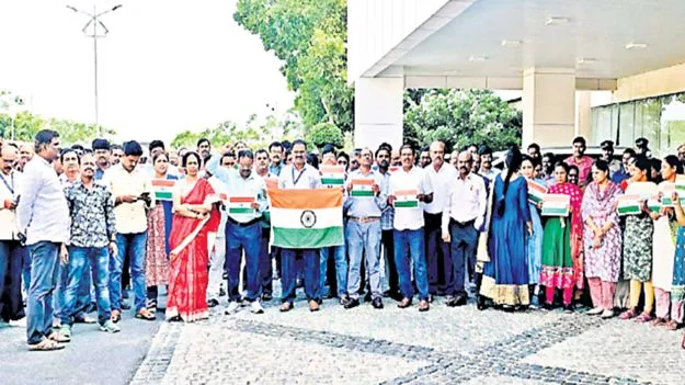 Sindoor Support Rally: ఆపరేషన్ సిందూర్కు మద్దతుగా సచివాలయ ఉద్యోగుల ర్యాలీ