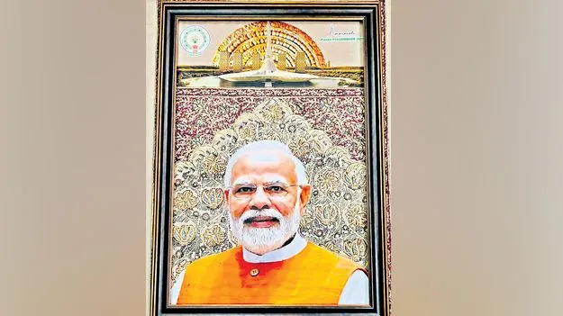 Modi Felicitation: ధర్మవరం శాలువా బందరు కళారూపం