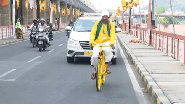 Cycle Ride to Amaravati: సైకిల్‌పై వచ్చిన కలిశెట్టి 