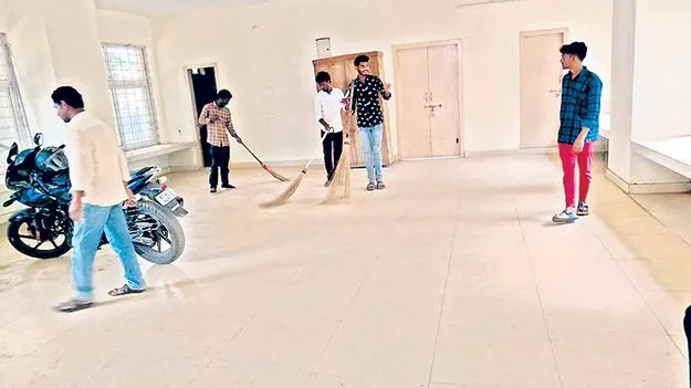 Alamuru court: ఆకతాయిలకు శిక్ష.. ఆ వెంటనే అమలు!