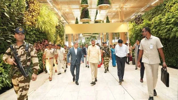Chandrababu Bengaluru Visit: బెంగళూరు ఎయిర్‌పోర్ట్‌ను సందర్శించిన బాబు