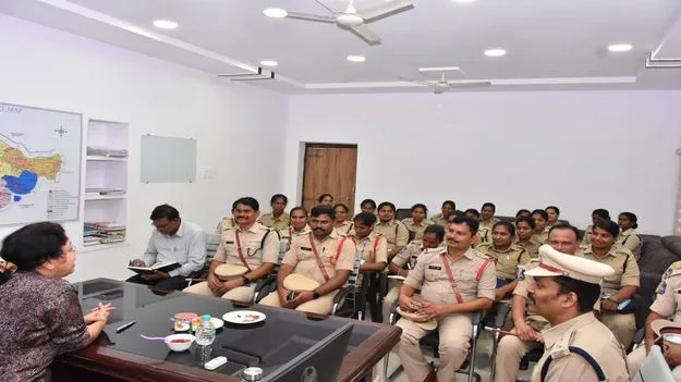 పోలీసులు విధులను సమర్థవంతంగా నిర్వహించాలి   