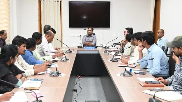 ఆయిల్‌పామ్‌ సాగు లక్ష్యాలను పూర్తి చేయాలి  