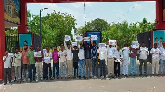 డీఈవో అవినీతిపై విచారణ చేయాలి