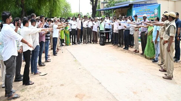 ప్లాస్టిక్‌ వాడకాన్ని తగ్గించాలి 