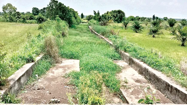 నిర్వహణ లేక.. పూడికలు తొలగించక